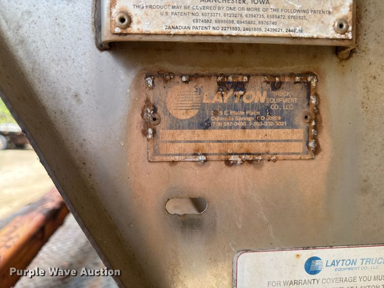 image for item EA2364 2004 International 4200 flatbed truck