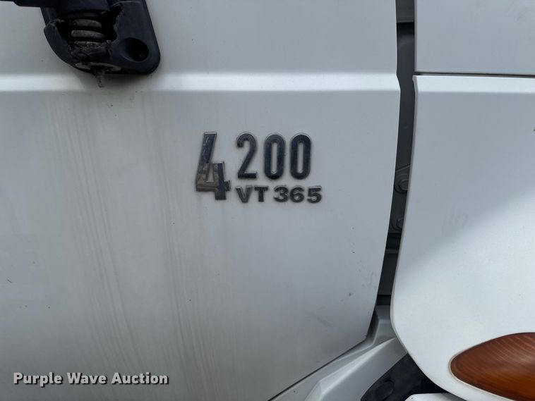 image for item EA2364 2004 International 4200 flatbed truck