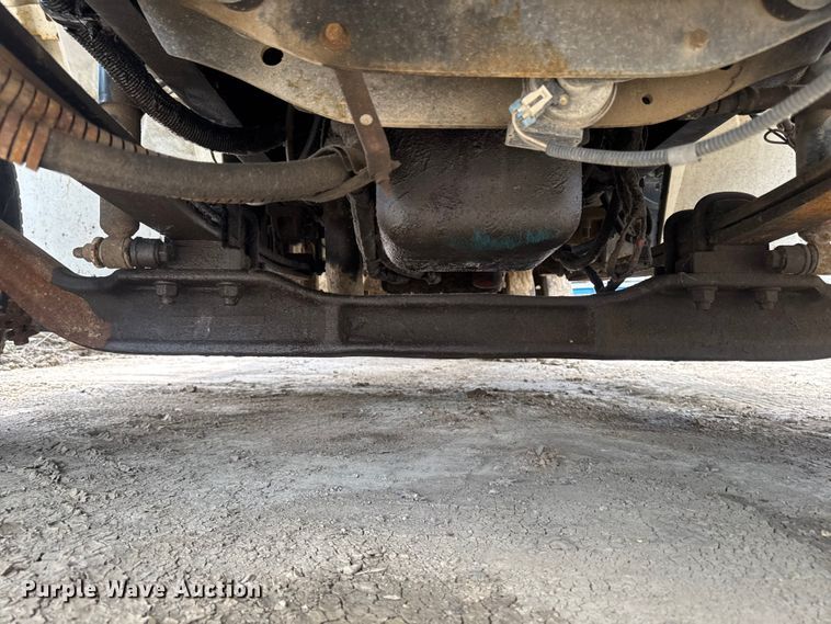 image for item EA2364 2004 International 4200 flatbed truck