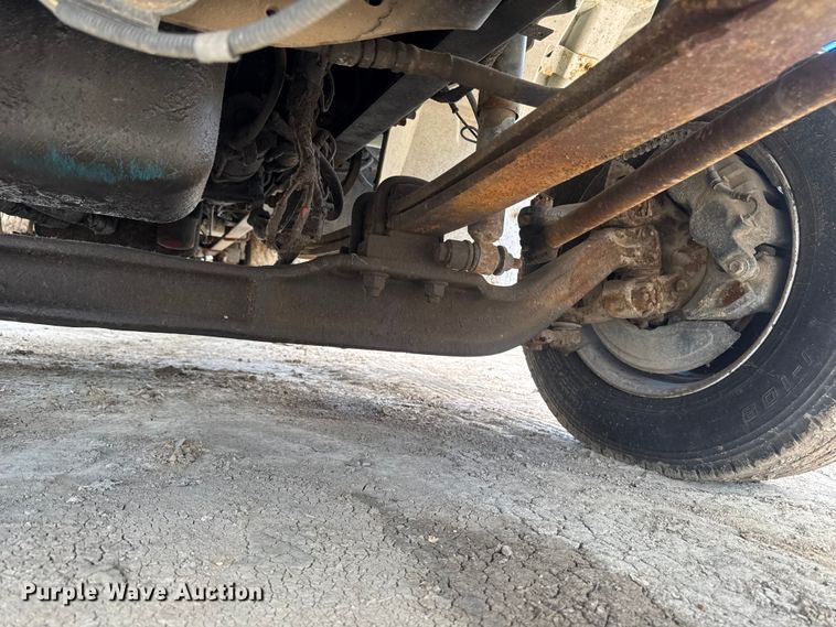 image for item EA2364 2004 International 4200 flatbed truck
