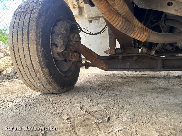 image for item EA2364 2004 International 4200 flatbed truck