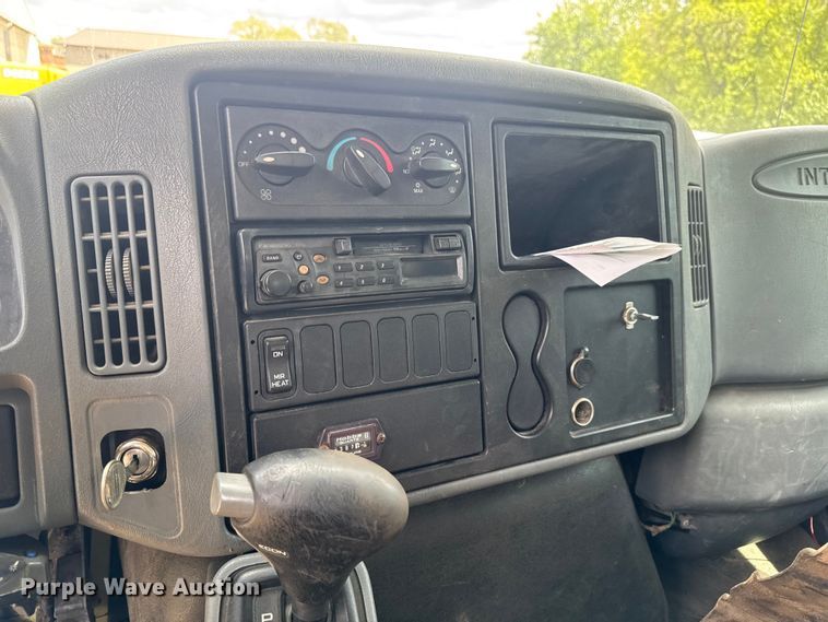 image for item EA2364 2004 International 4200 flatbed truck