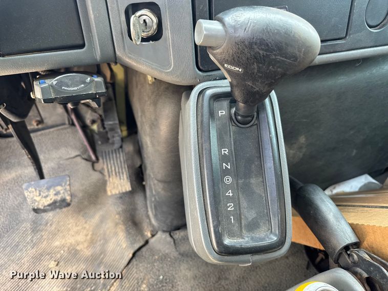 image for item EA2364 2004 International 4200 flatbed truck