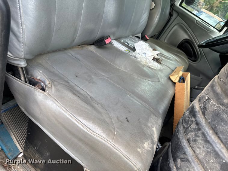 image for item EA2364 2004 International 4200 flatbed truck