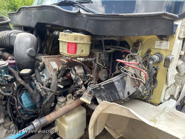 image for item EA2364 2004 International 4200 flatbed truck