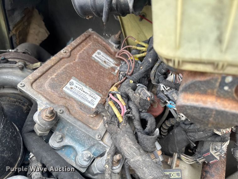 image for item EA2364 2004 International 4200 flatbed truck