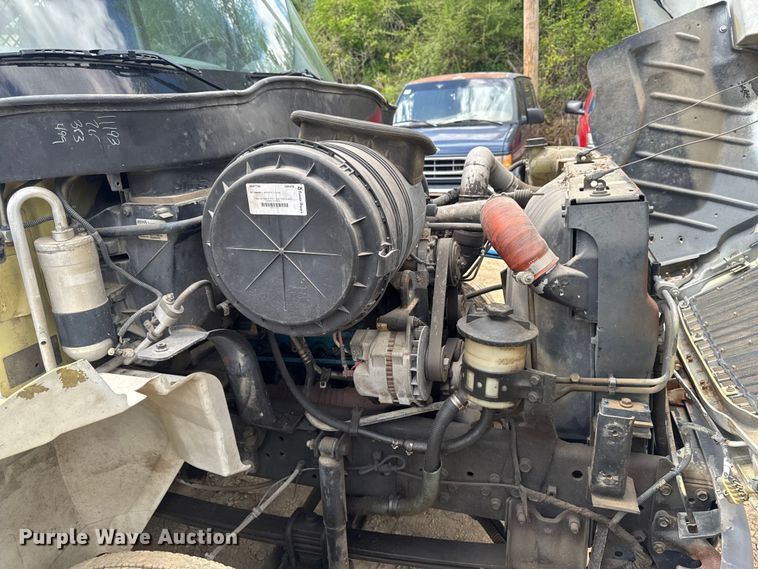 image for item EA2364 2004 International 4200 flatbed truck
