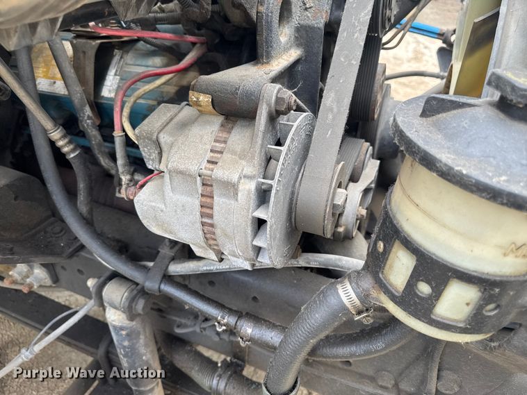 image for item EA2364 2004 International 4200 flatbed truck
