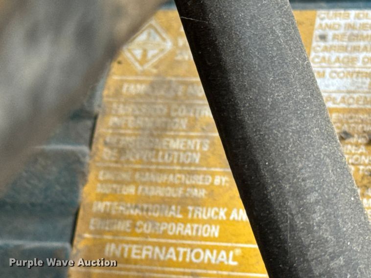 image for item EA2364 2004 International 4200 flatbed truck