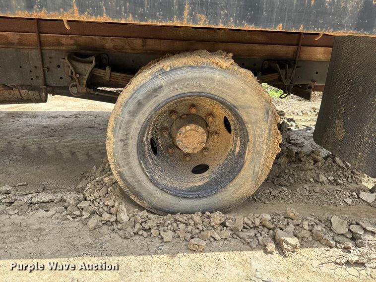 image for item EA2364 2004 International 4200 flatbed truck