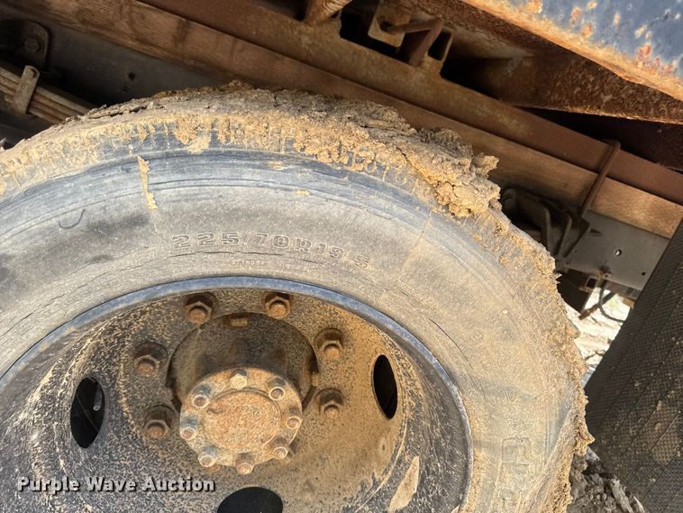 image for item EA2364 2004 International 4200 flatbed truck