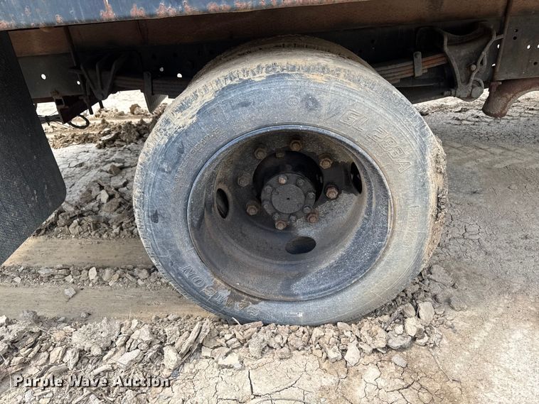 image for item EA2364 2004 International 4200 flatbed truck
