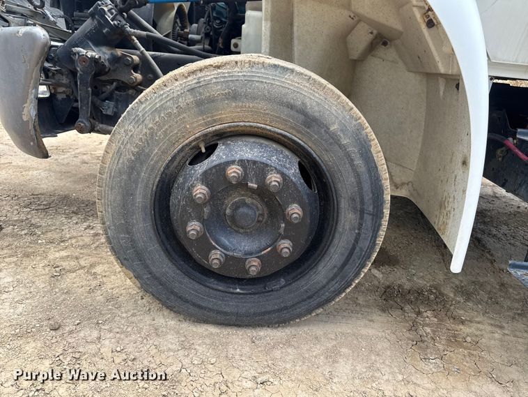 image for item EA2364 2004 International 4200 flatbed truck