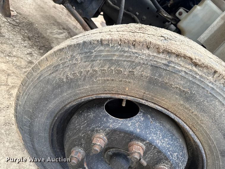 image for item EA2364 2004 International 4200 flatbed truck