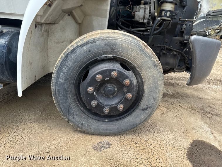 image for item EA2364 2004 International 4200 flatbed truck