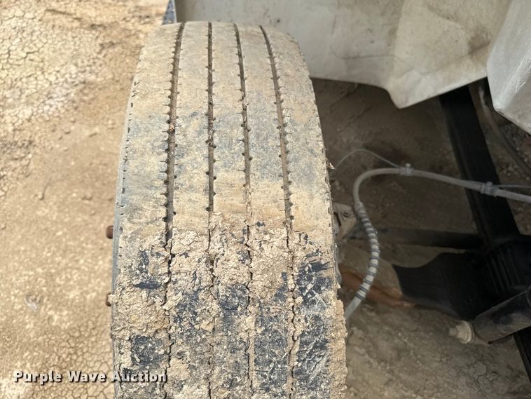 image for item EA2364 2004 International 4200 flatbed truck