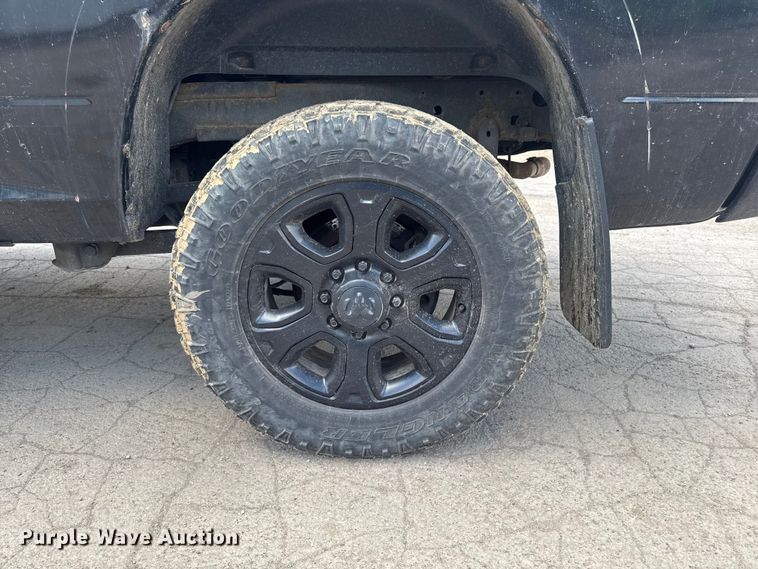 image for item EA2365 2014 RAM 2500 Crew Cab pickup truck