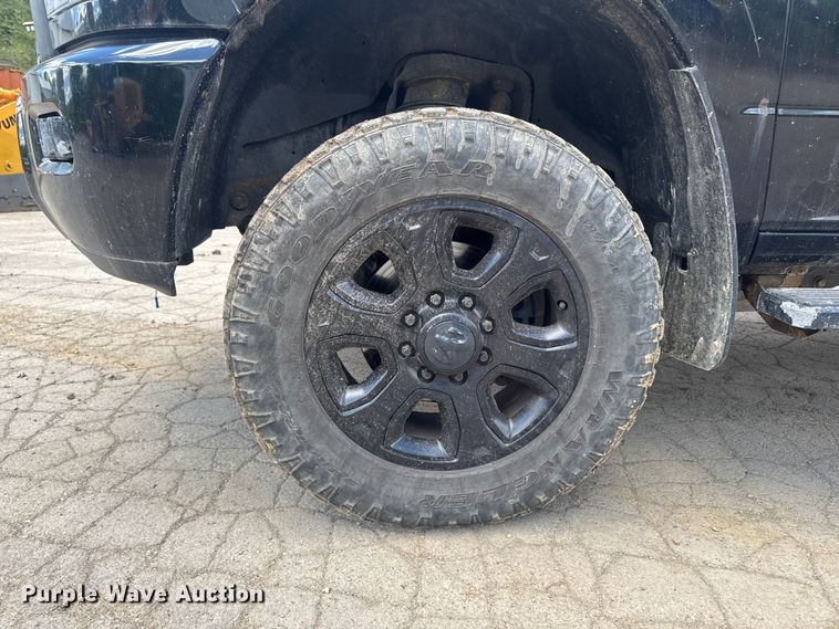 image for item EA2365 2014 RAM 2500 Crew Cab pickup truck