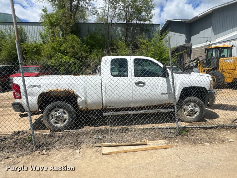 image for item EA2366 2011 Chevrolet Silverado 2500HD Ext. Cab pickup truck