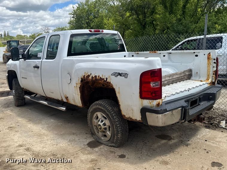 image for item EA2366 2011 Chevrolet Silverado 2500HD Ext. Cab pickup truck