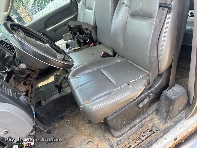 image for item EA2366 2011 Chevrolet Silverado 2500HD Ext. Cab pickup truck