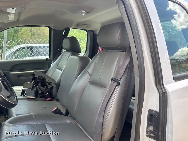 image for item EA2366 2011 Chevrolet Silverado 2500HD Ext. Cab pickup truck