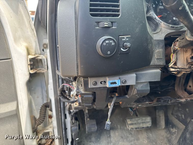 image for item EA2366 2011 Chevrolet Silverado 2500HD Ext. Cab pickup truck