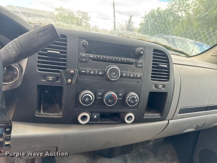 image for item EA2366 2011 Chevrolet Silverado 2500HD Ext. Cab pickup truck