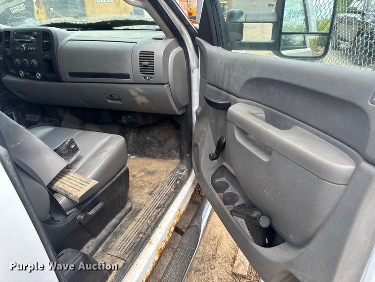 image for item EA2366 2011 Chevrolet Silverado 2500HD Ext. Cab pickup truck