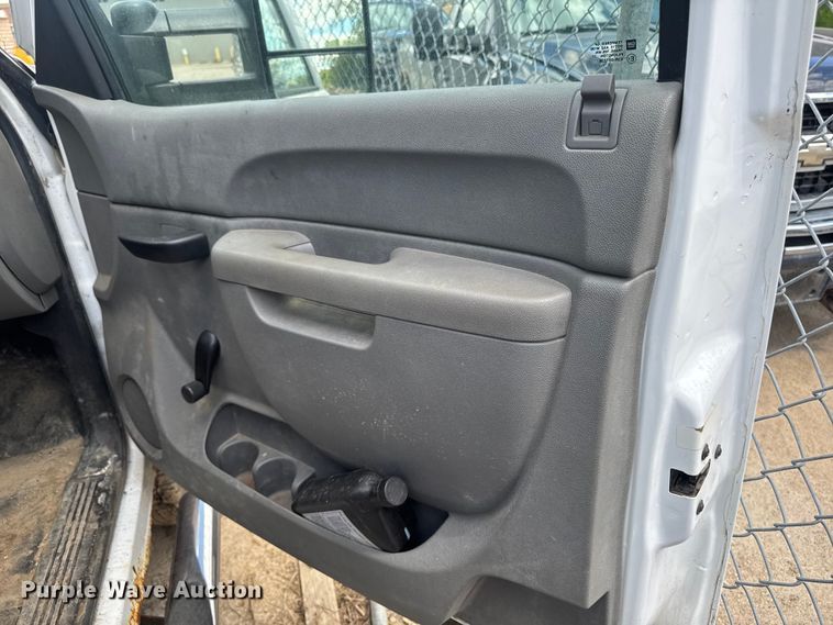 image for item EA2366 2011 Chevrolet Silverado 2500HD Ext. Cab pickup truck