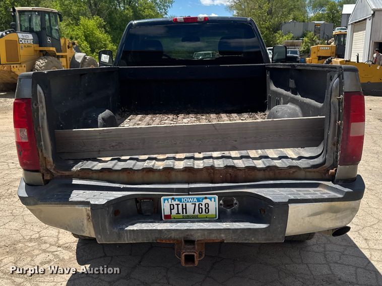 image for item EA2367 2007 Chevrolet Silverado 2500HD pickup truck