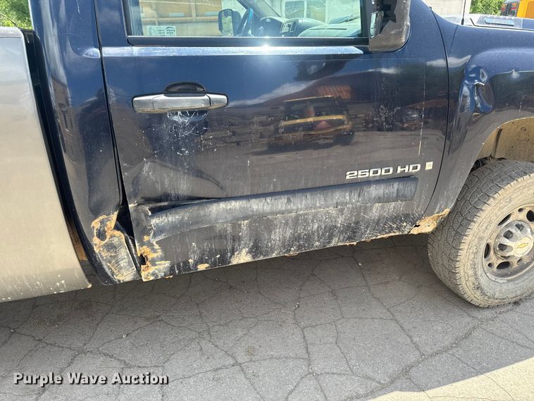 image for item EA2367 2007 Chevrolet Silverado 2500HD pickup truck