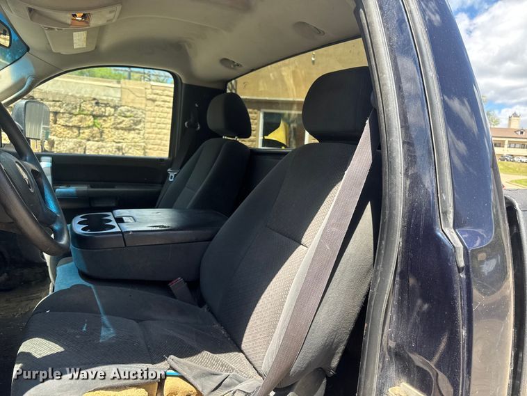 image for item EA2367 2007 Chevrolet Silverado 2500HD pickup truck