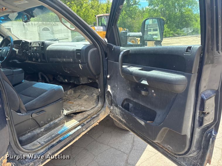 image for item EA2367 2007 Chevrolet Silverado 2500HD pickup truck