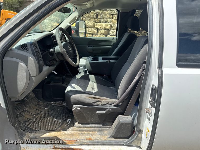 image for item EA2368 2008 GMC Sierra 1500 Ext. Cab flatbed pickup truck