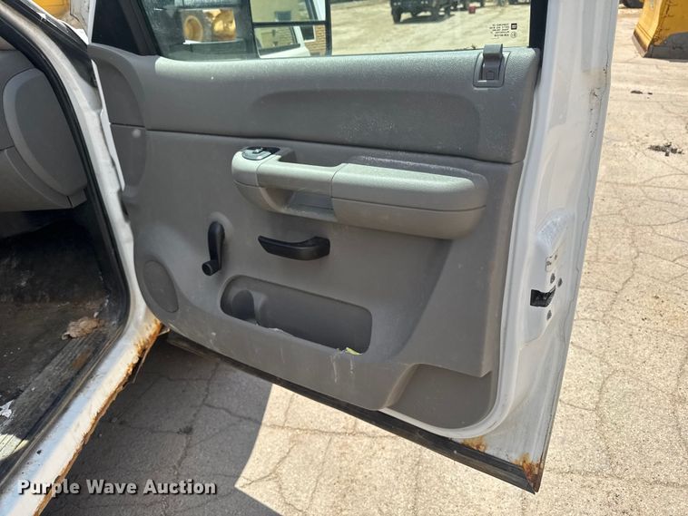 image for item EA2368 2008 GMC Sierra 1500 Ext. Cab flatbed pickup truck