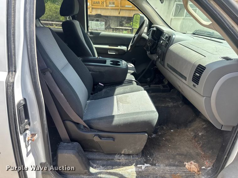 image for item EA2368 2008 GMC Sierra 1500 Ext. Cab flatbed pickup truck