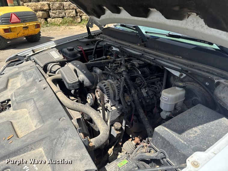 image for item EA2368 2008 GMC Sierra 1500 Ext. Cab flatbed pickup truck