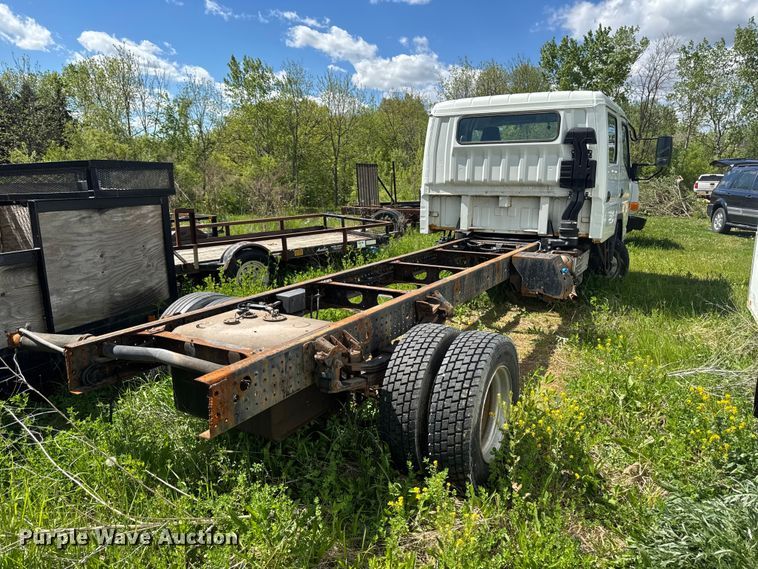 image for item EA2369 2017 Mitsubishi Fuso FEC72W Crew Cab truck cab and chassis