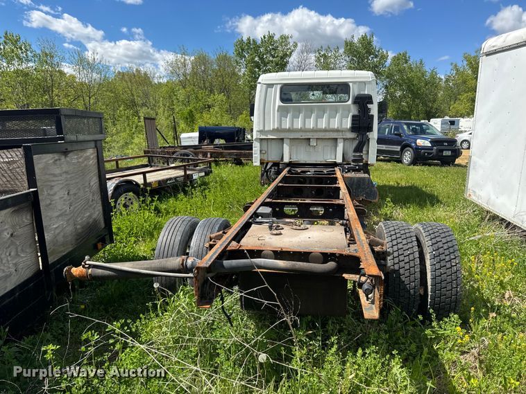 image for item EA2369 2017 Mitsubishi Fuso FEC72W Crew Cab truck cab and chassis