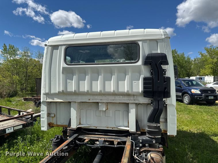 image for item EA2369 2017 Mitsubishi Fuso FEC72W Crew Cab truck cab and chassis