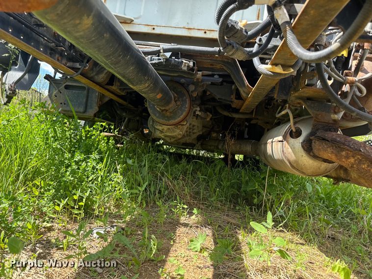 image for item EA2369 2017 Mitsubishi Fuso FEC72W Crew Cab truck cab and chassis