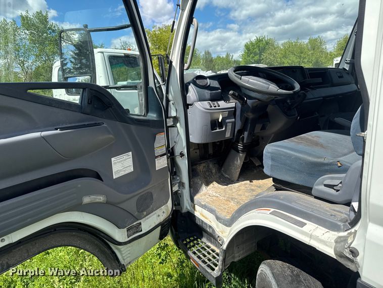image for item EA2369 2017 Mitsubishi Fuso FEC72W Crew Cab truck cab and chassis