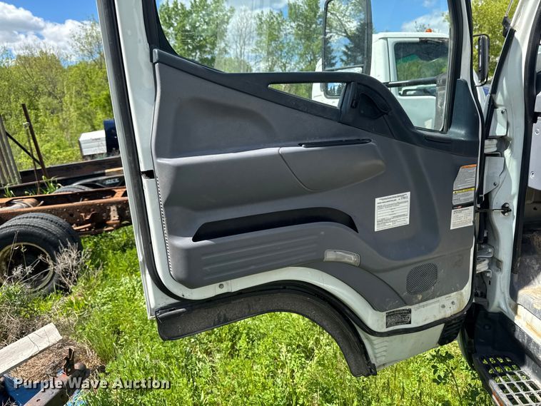 image for item EA2369 2017 Mitsubishi Fuso FEC72W Crew Cab truck cab and chassis