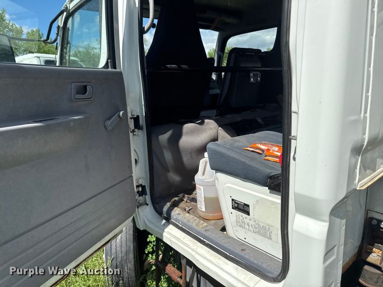 image for item EA2369 2017 Mitsubishi Fuso FEC72W Crew Cab truck cab and chassis
