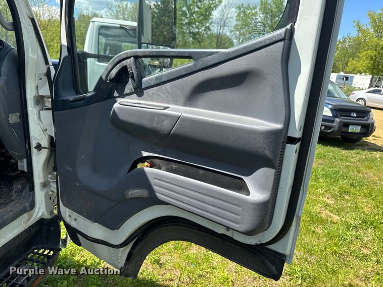 image for item EA2369 2017 Mitsubishi Fuso FEC72W Crew Cab truck cab and chassis
