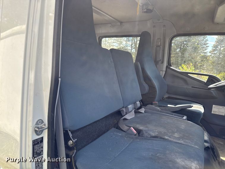 image for item EA2369 2017 Mitsubishi Fuso FEC72W Crew Cab truck cab and chassis