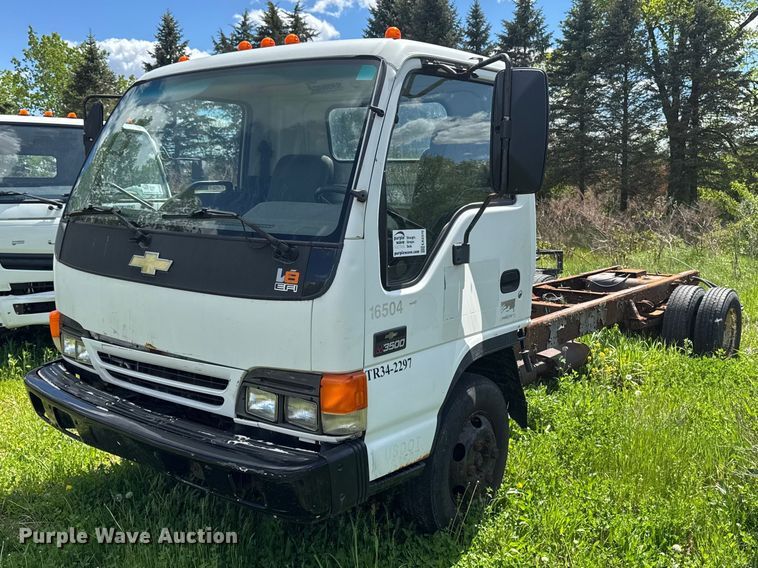 image for item EA2370 2005 Chevrolet W3500 truck cab and chassis