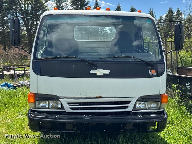image for item EA2370 2005 Chevrolet W3500 truck cab and chassis