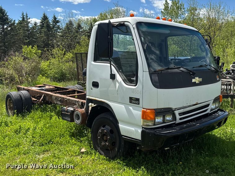 image for item EA2370 2005 Chevrolet W3500 truck cab and chassis